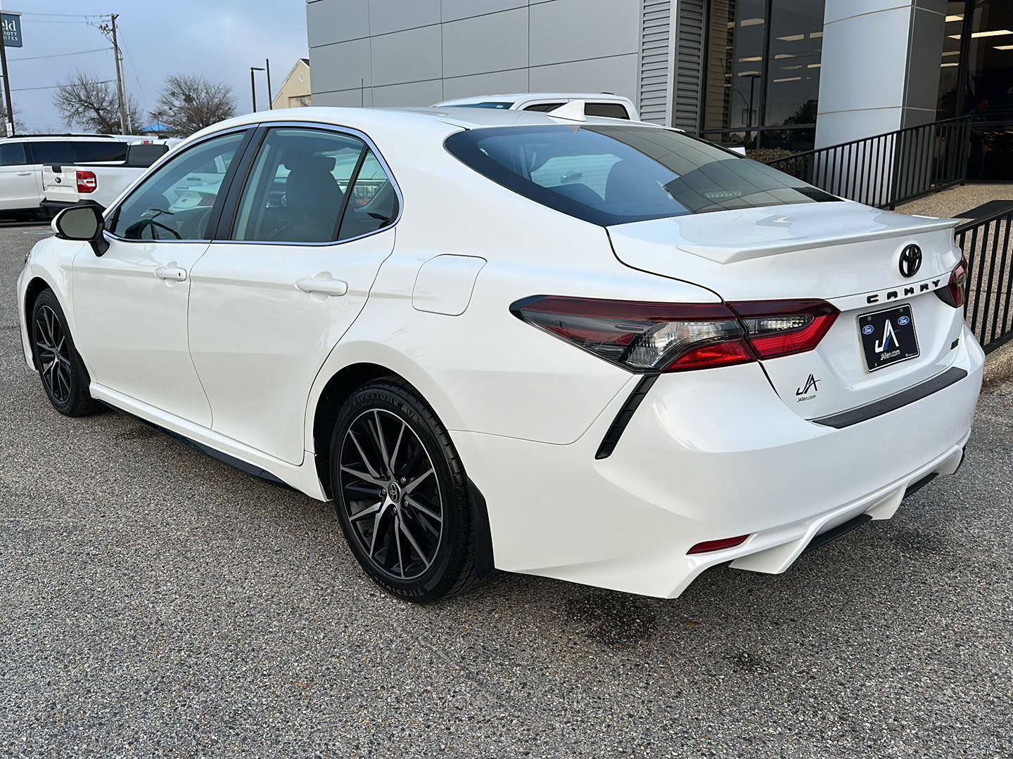 Used 2024 Toyota Camry SE image 5