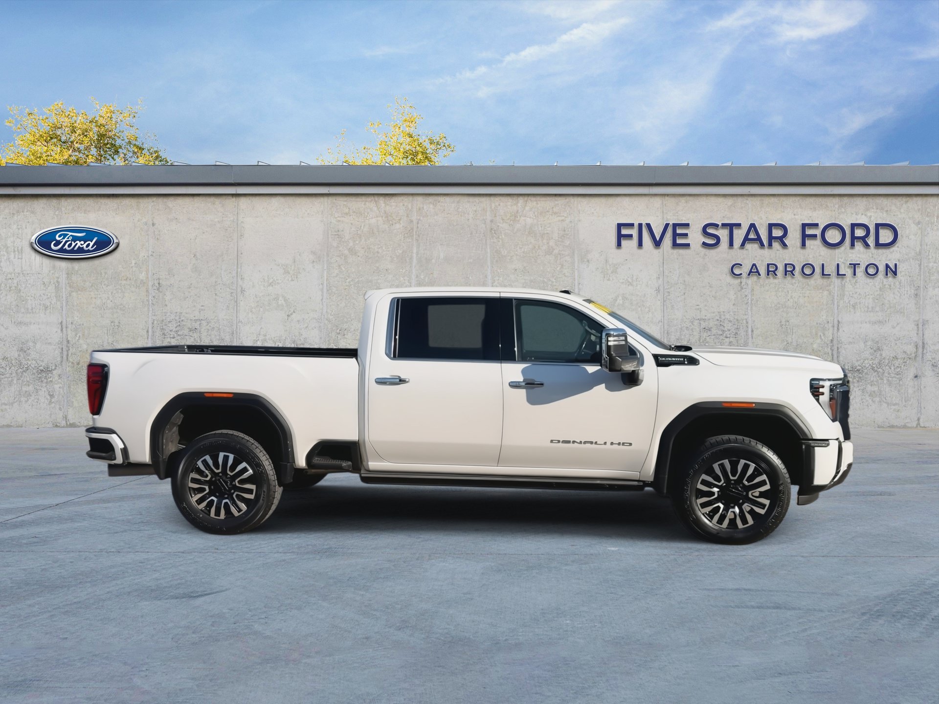 Used 2024 GMC Sierra 2500 Denali Ultimate AWD/4WD image 9