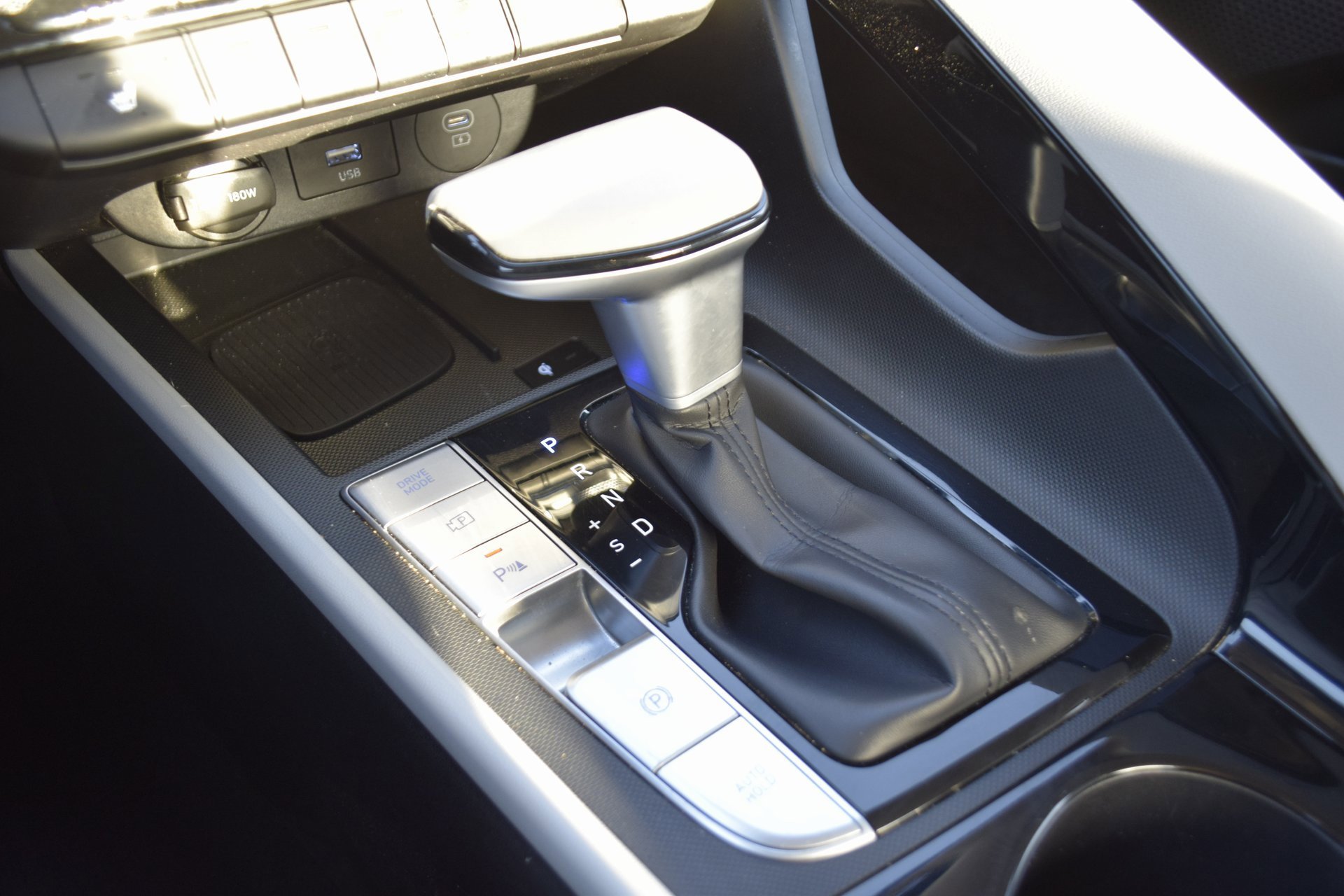 Used 2024 Hyundai Elantra Limited image 16