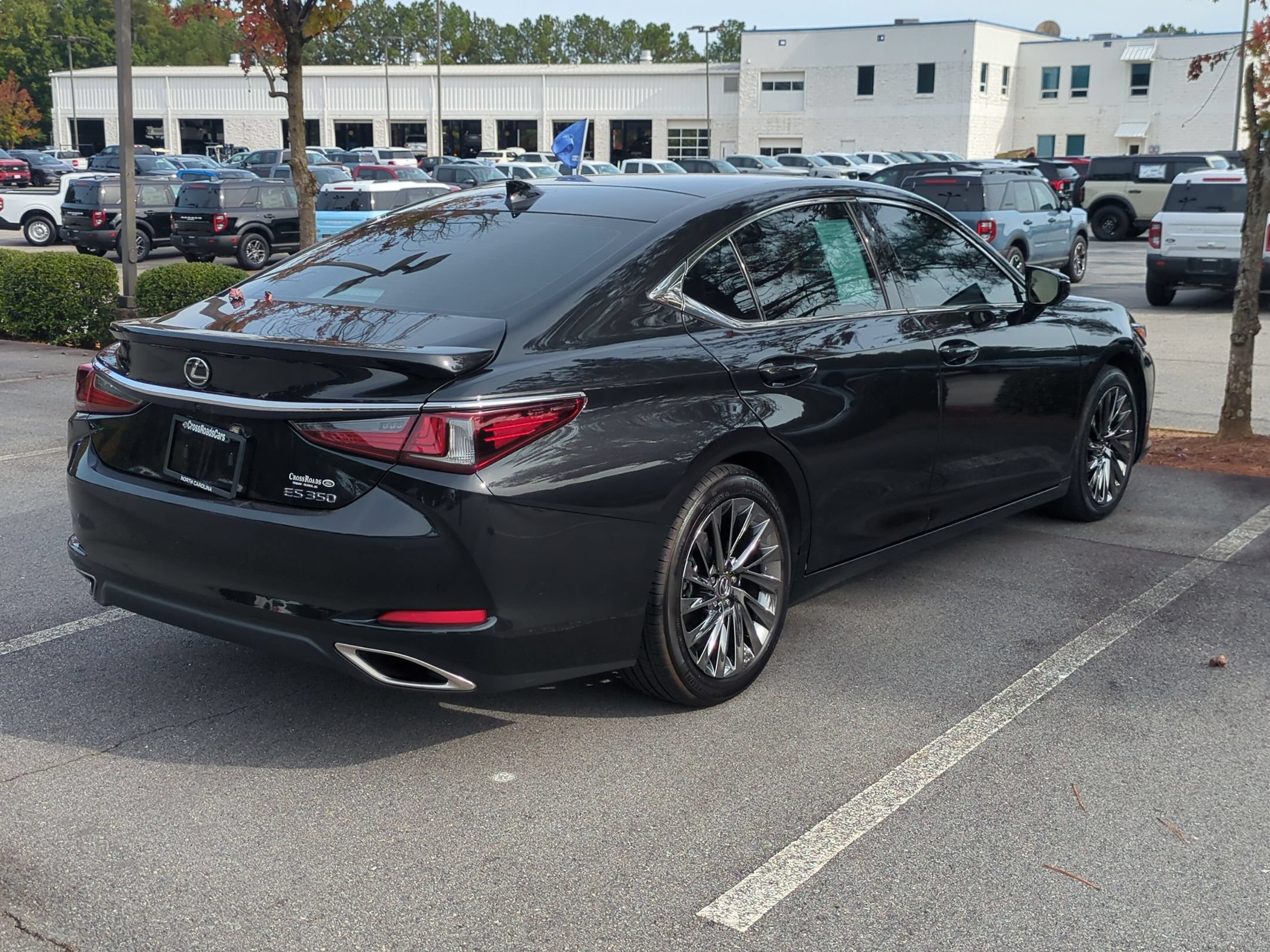Used 2024 Lexus ES 350 Ultra Luxury w/ Accessory Package (Z2) FWD image 3