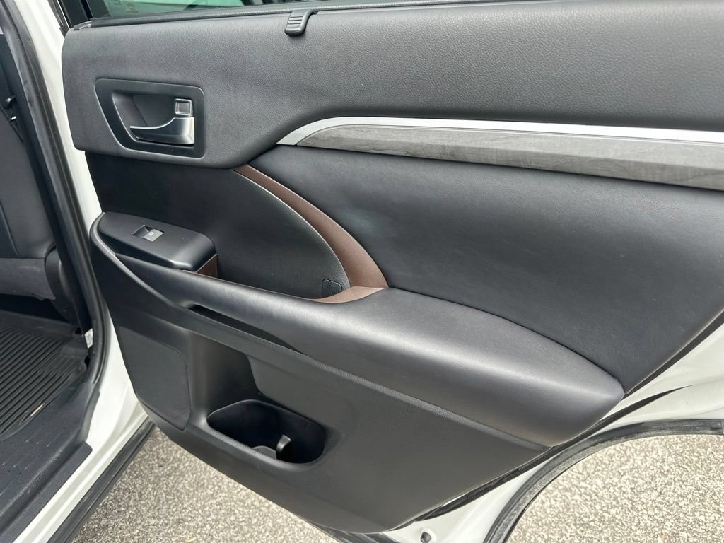 Used 2019 Toyota Highlander Limited AWD/4WD image 30