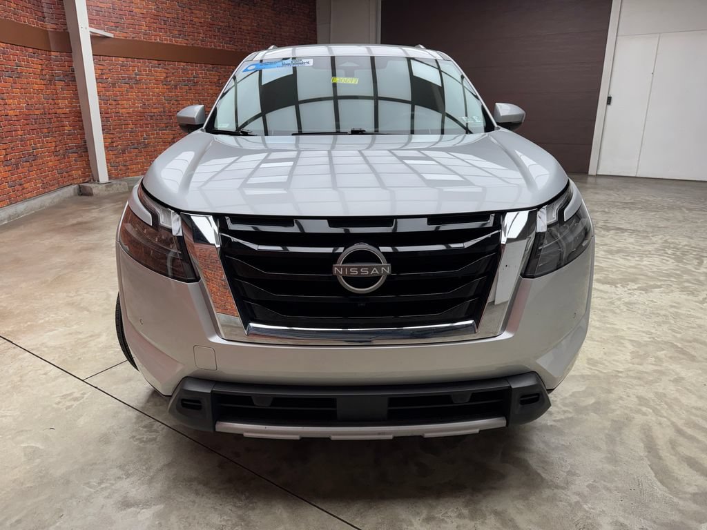 Used 2025 Nissan Pathfinder SL AWD/4WD image 8