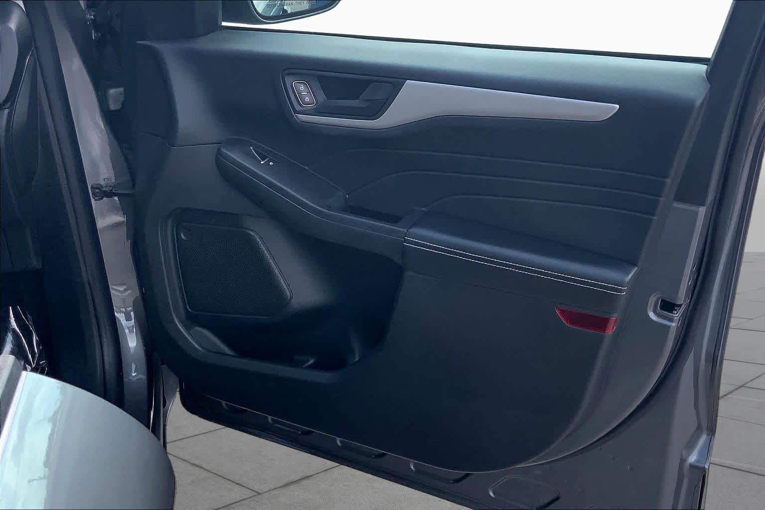 Certified 2022 Ford Escape SE w/ SE Sport Appearance Package FWD image 23