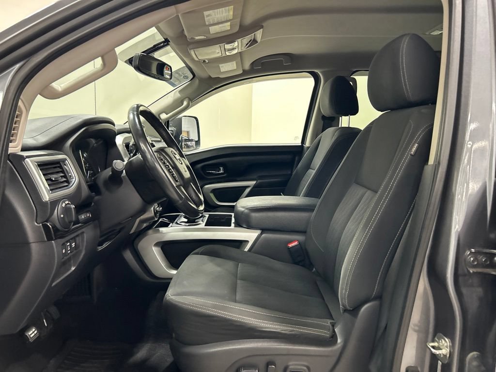 Used 2017 Nissan Titan SV AWD/4WD image 10