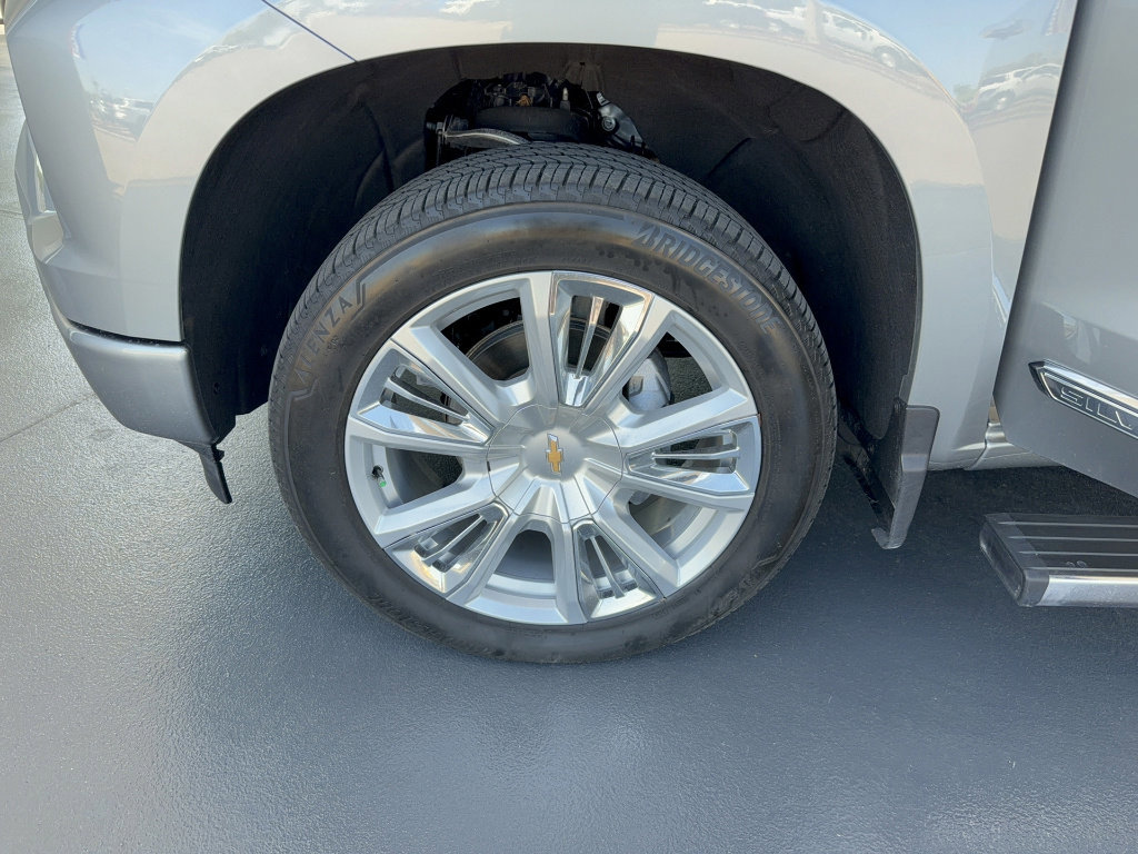 Used 2025 Chevrolet Silverado 1500 High Country AWD/4WD image 37