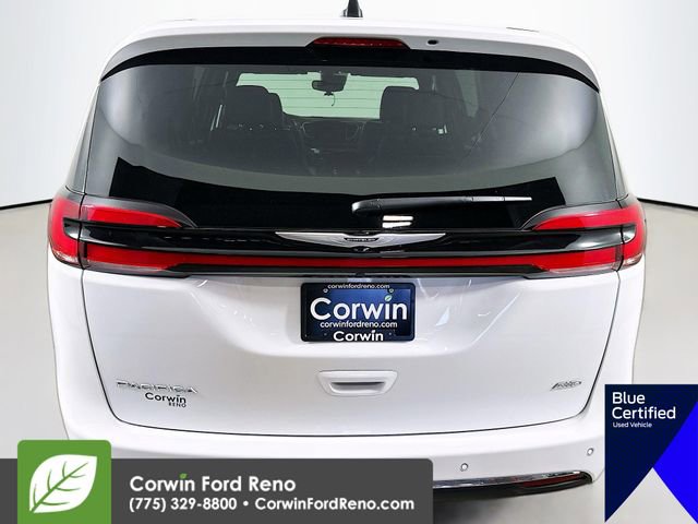 Used 2025 Chrysler Pacifica Select AWD/4WD image 8