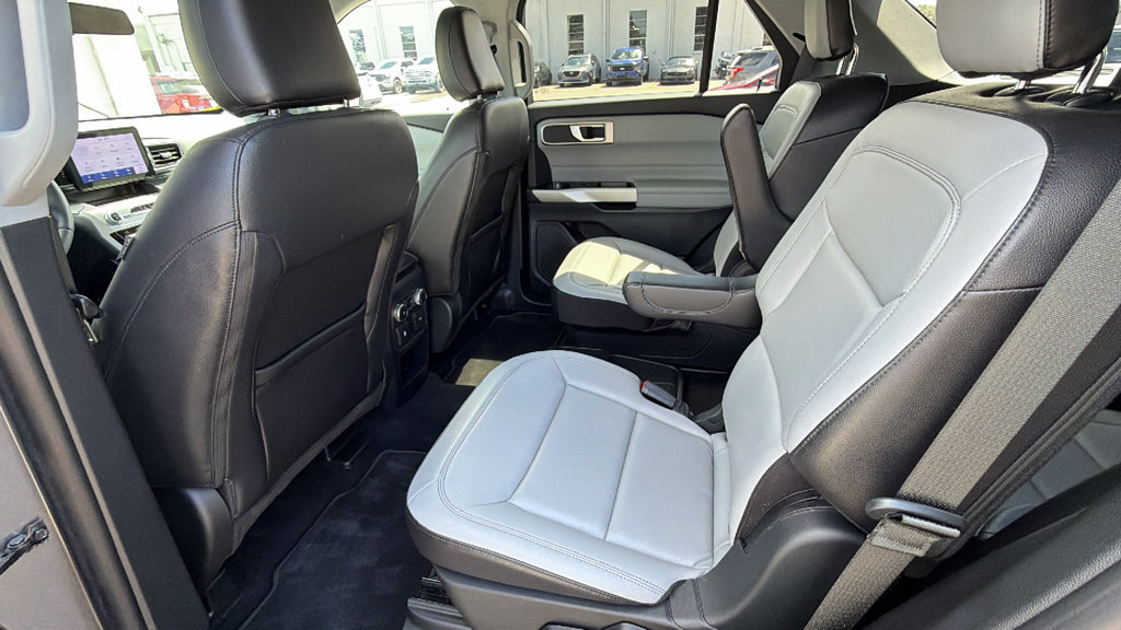 Certified 2021 Ford Explorer XLT w/ Equipment Group 202A RWD image 24