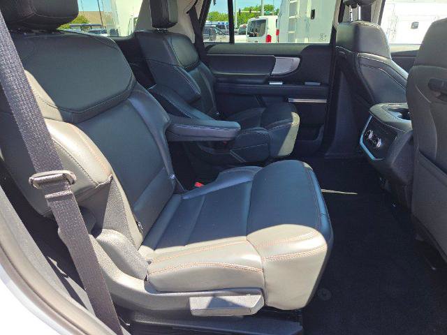 Certified 2025 Ford Expedition Active AWD/4WD image 9