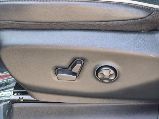 Used 2025 Chrysler Pacifica Limited FWD image 16