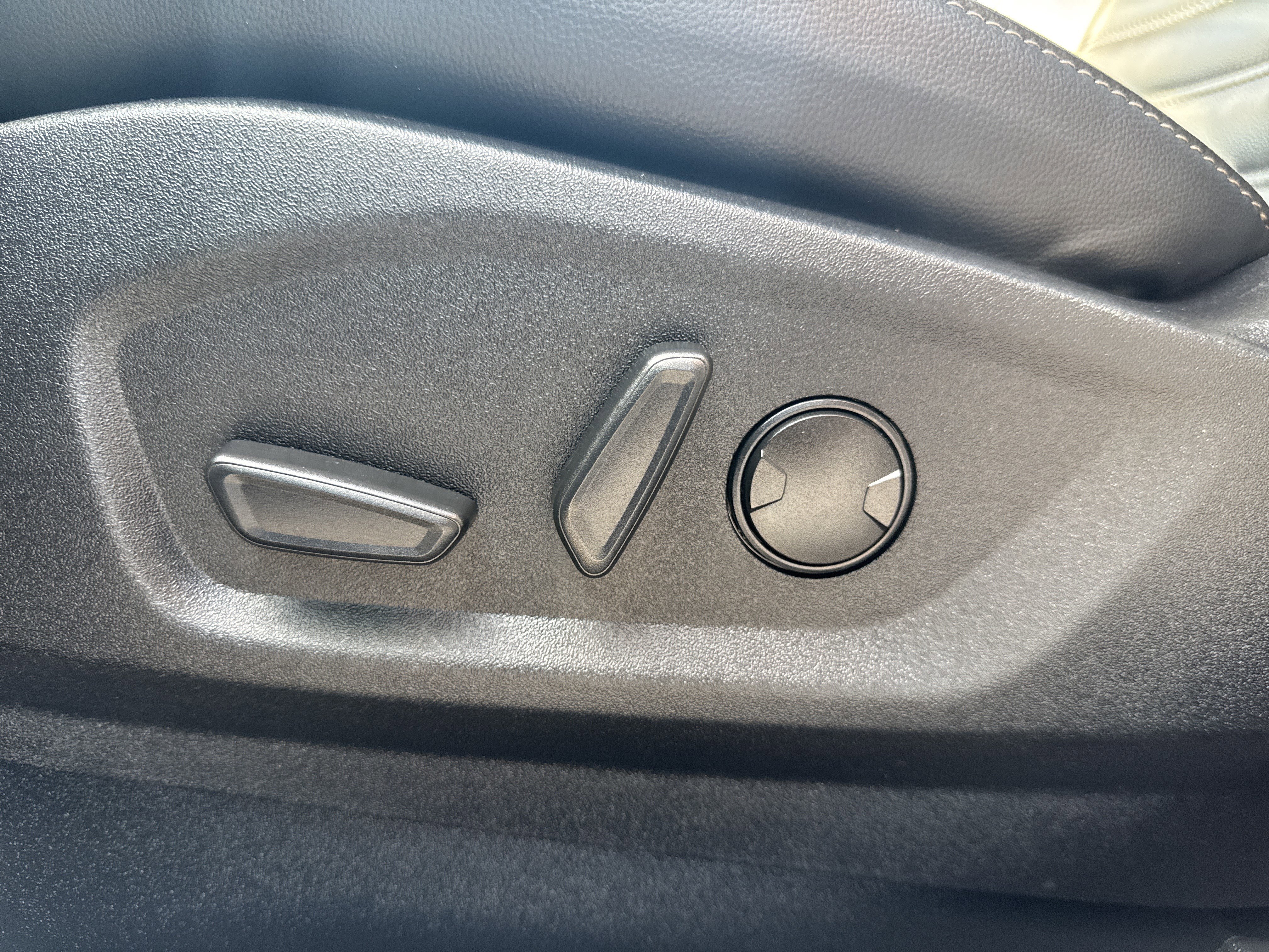 Certified 2024 Ford Edge SEL image 10