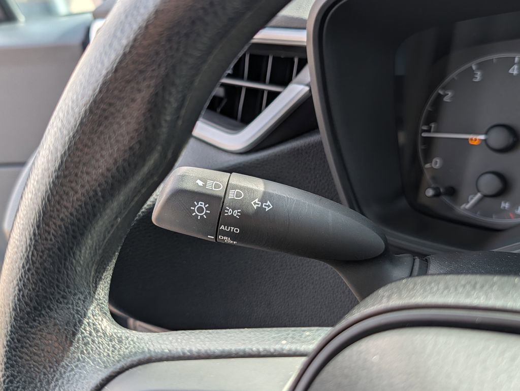 Used 2025 Toyota Corolla LE image 27