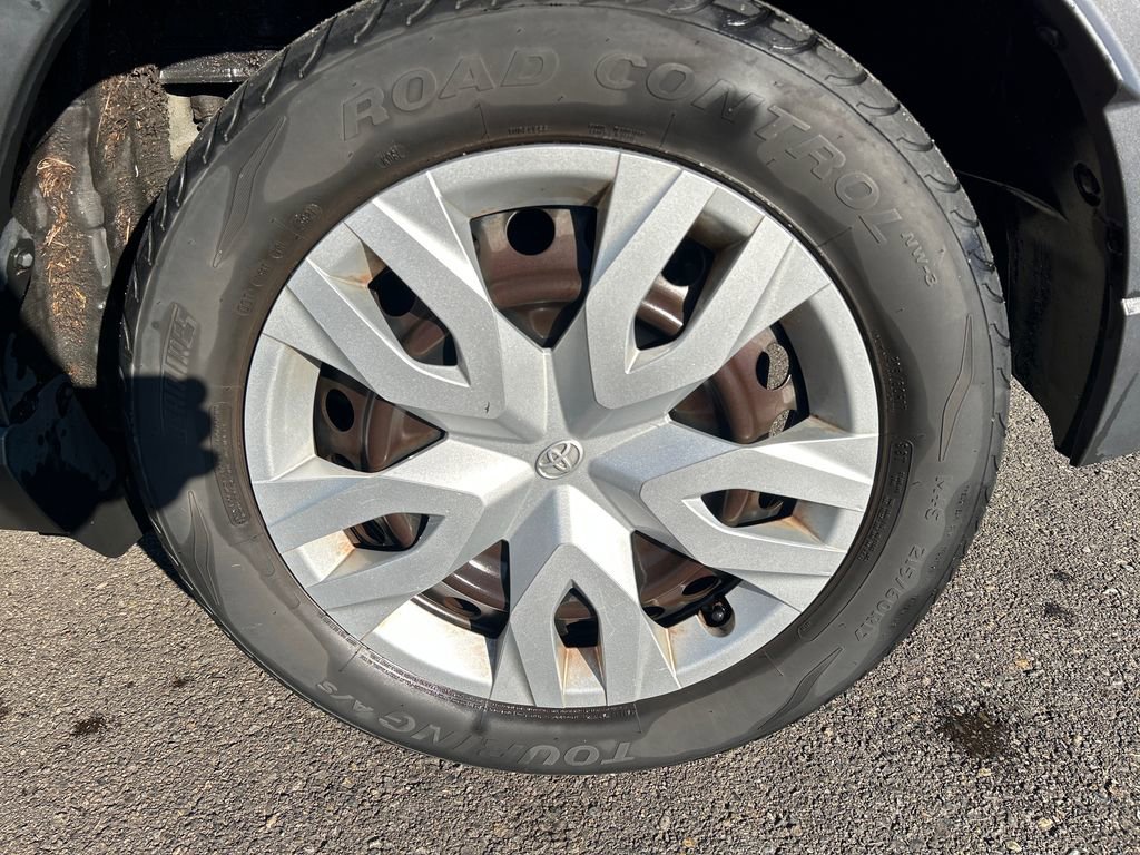 Used 2019 Toyota C-HR LE FWD image 14