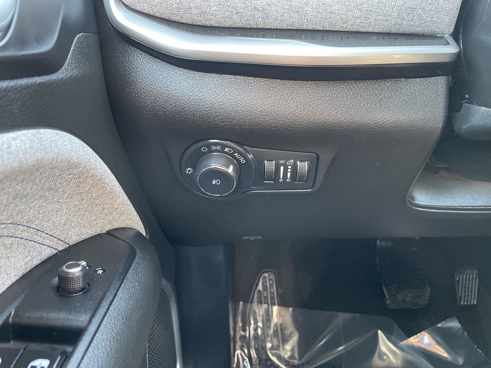 Used 2024 Jeep Compass Latitude AWD/4WD image 15