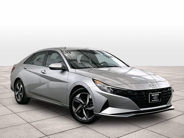 Used 2023 Hyundai Elantra SEL w/ Convenience Package FWD image 2