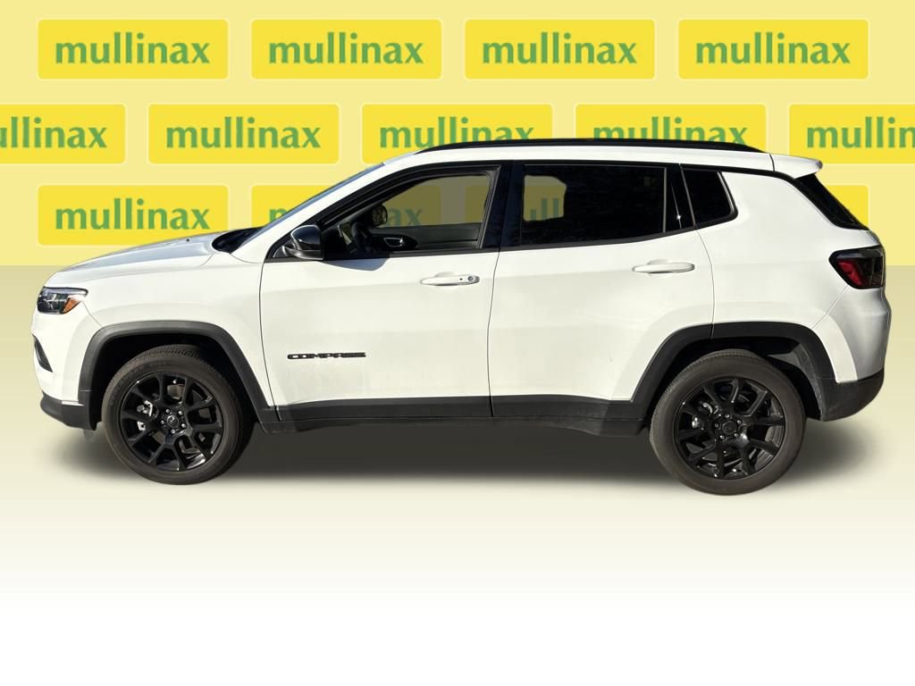 Used 2025 Jeep Compass Latitude w/ Altitude Special Edition image 5