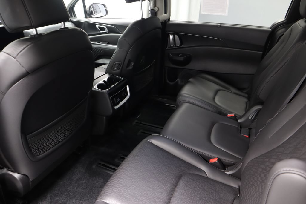 Used 2026 Kia Carnival SX w/ SX Dark Edition Package FWD image 22