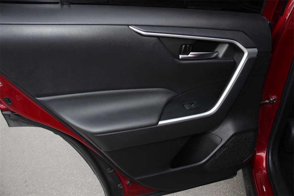 Used 2022 Toyota RAV4 XLE Premium image 21