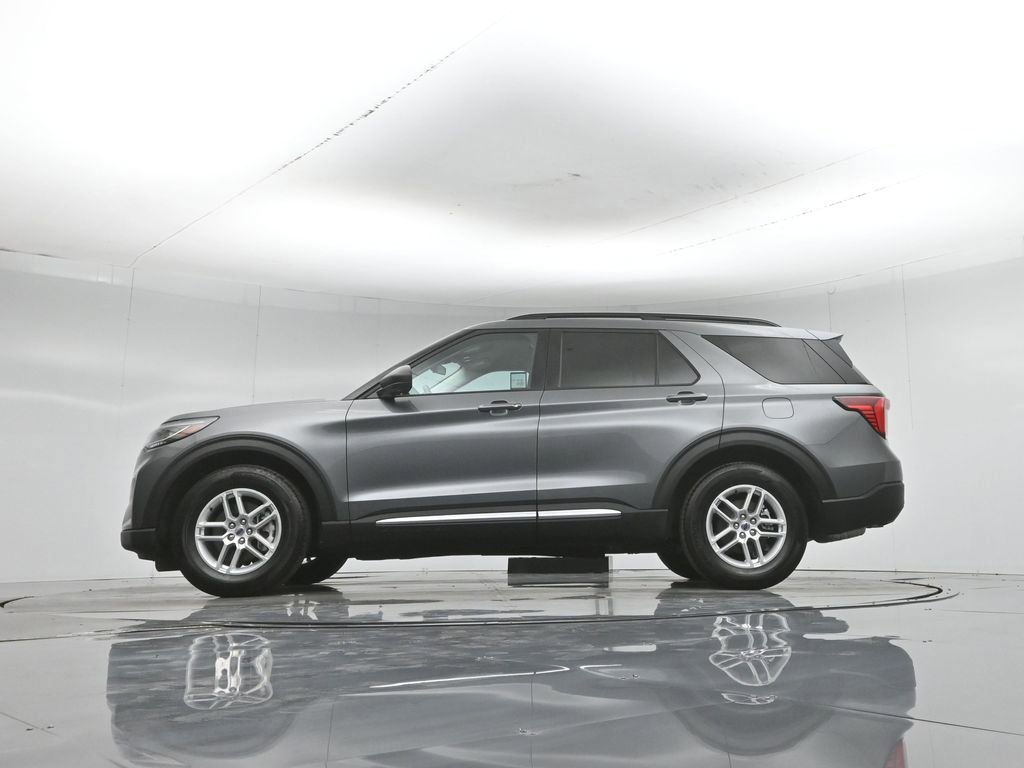 Certified 2025 Ford Explorer Active RWD image 8
