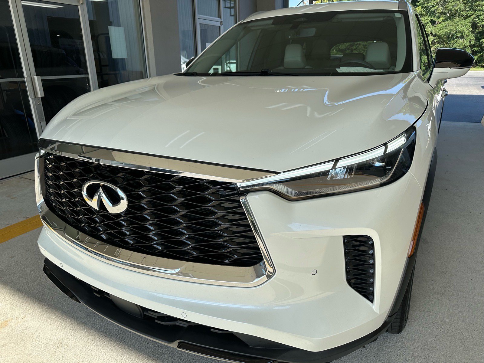 Used 2023 INFINITI QX60 Luxe w/ Cargo Package FWD image 1
