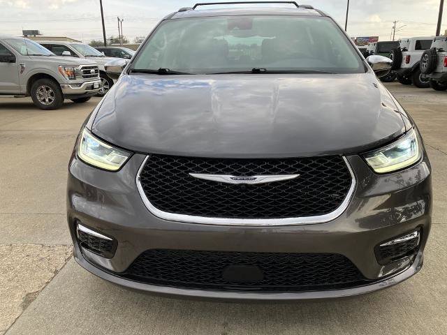 Used 2023 Chrysler Pacifica Limited AWD/4WD image 8