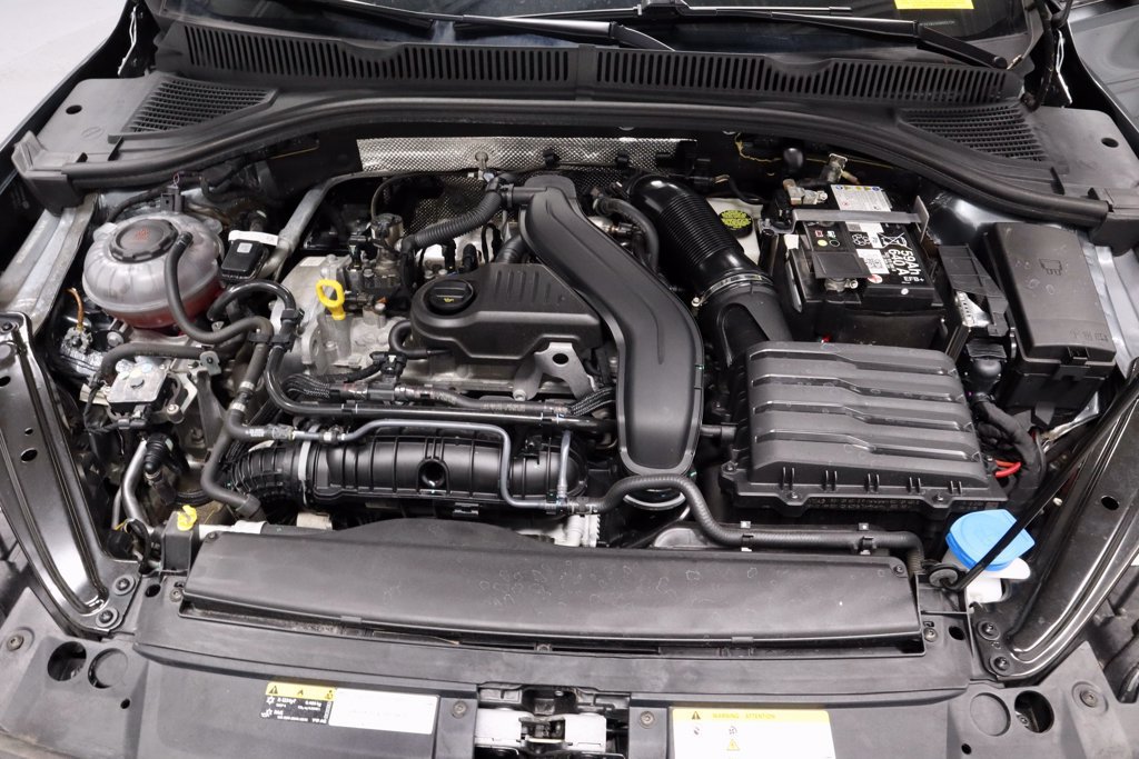 Used 2025 Volkswagen Jetta SE FWD image 17