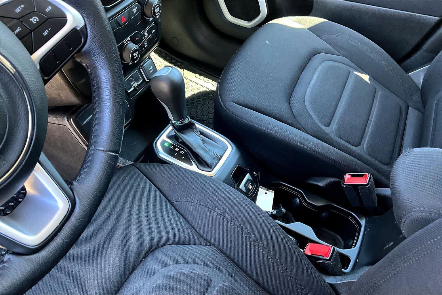 Used 2020 Jeep Renegade Latitude w/ Cold Weather Group AWD/4WD image 17
