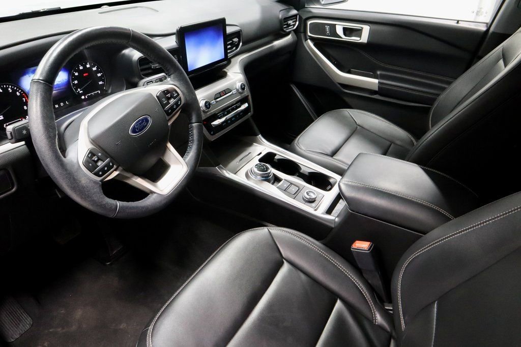 Certified 2022 Ford Explorer XLT w/ Equipment Group 202A image 23