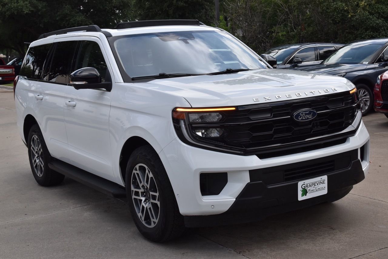 Certified 2025 Ford Expedition Active AWD/4WD image 4