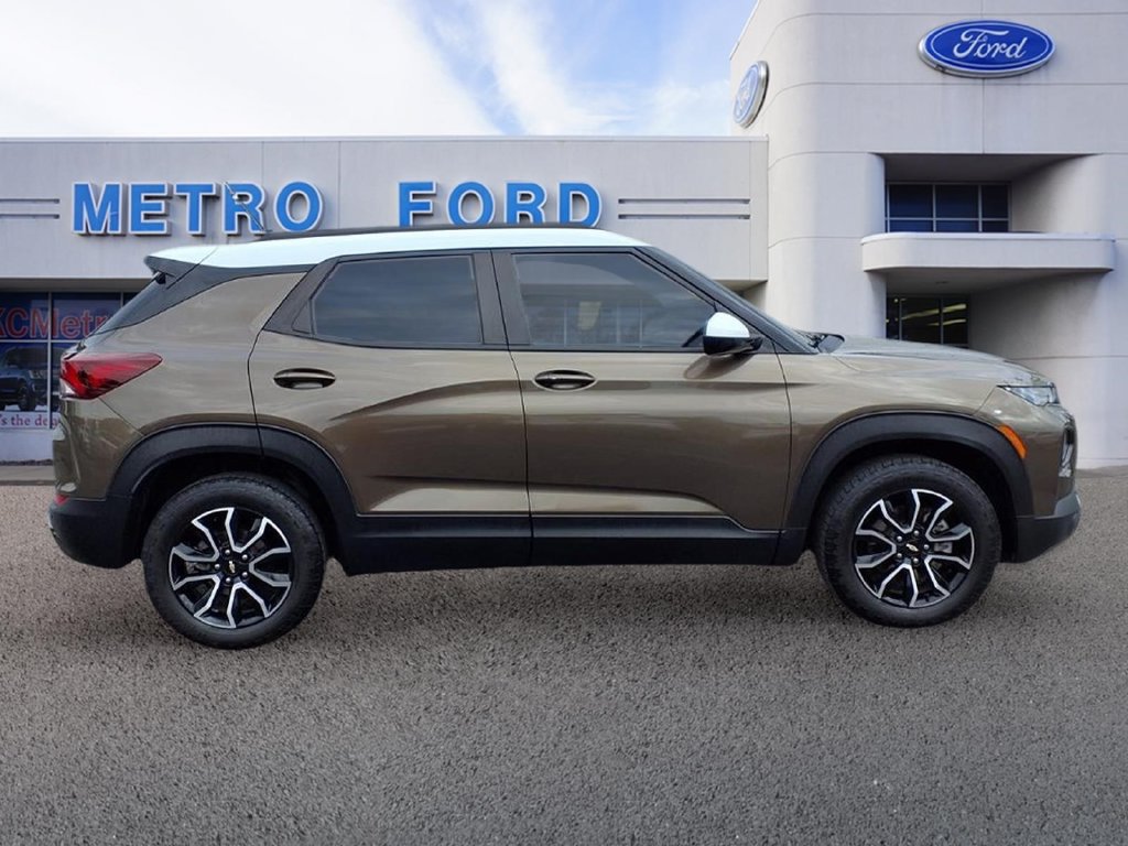 Used 2021 Chevrolet TrailBlazer ACTIV w/ Sun and Liftgate Package AWD/4WD image 2