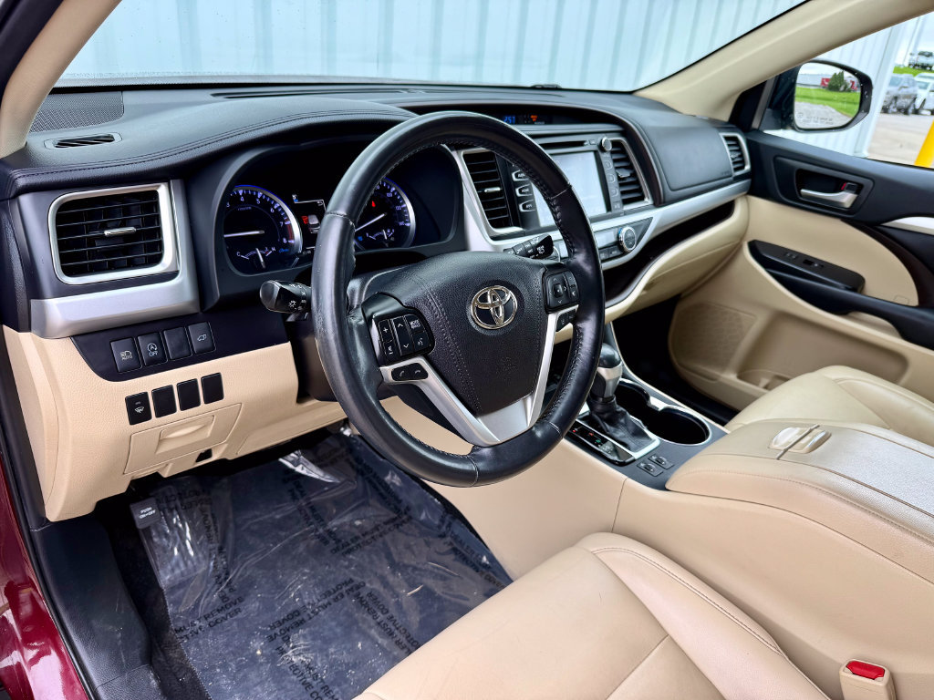 Used 2019 Toyota Highlander XLE AWD/4WD image 10