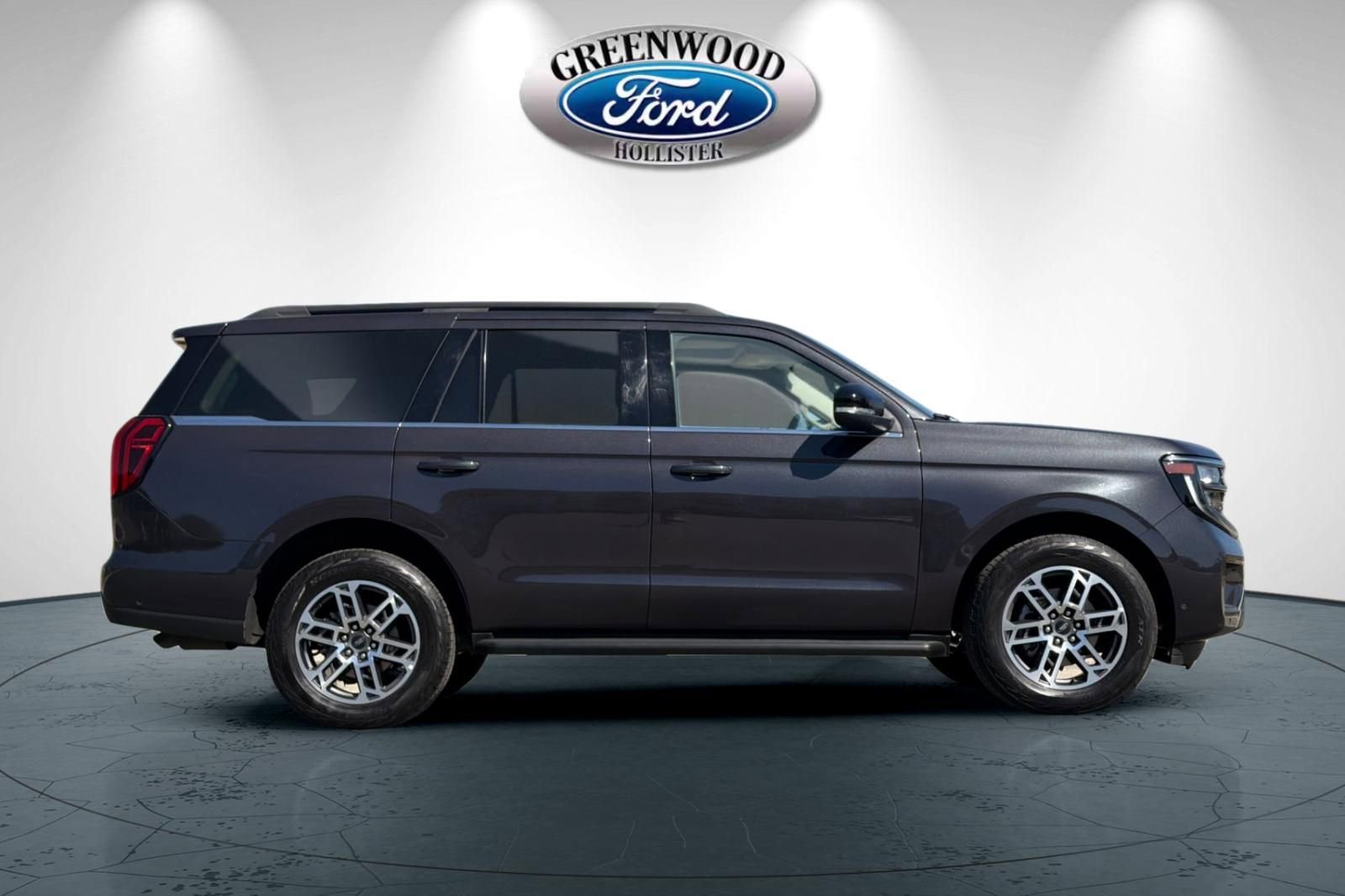 Certified 2025 Ford Expedition Active AWD/4WD image 3
