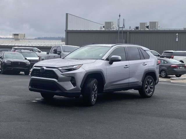 Used 2022 Toyota RAV4 XLE Premium image 8