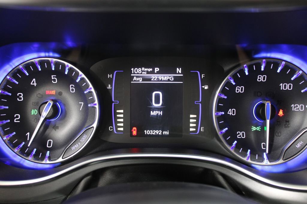 Used 2018 Chrysler Pacifica Touring-L w/ Premium Audio Group FWD image 36