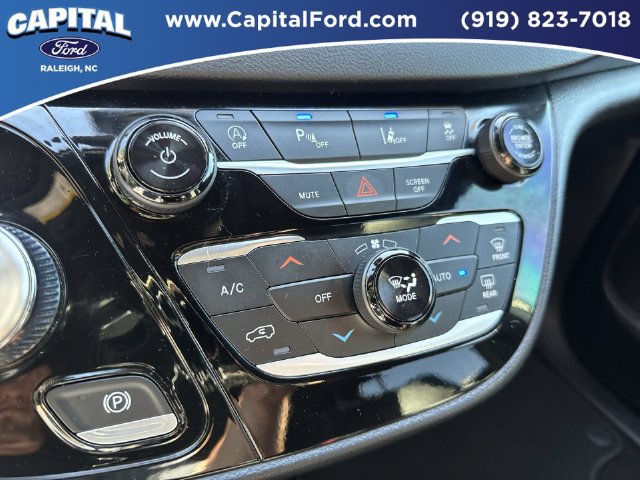 Used 2025 Chrysler Pacifica Select FWD image 29