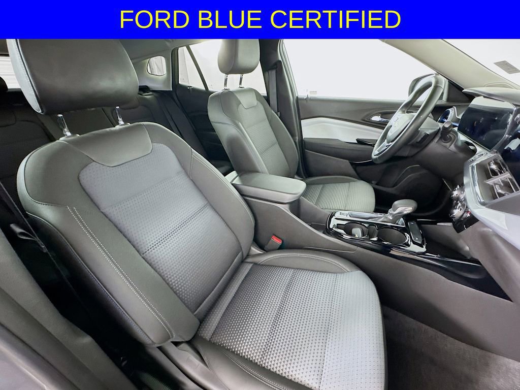 Used 2025 Chevrolet Trax LT w/ Driver Confidence Package image 26