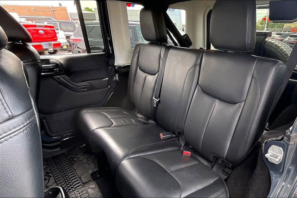 Used 2017 Jeep Wrangler Unlimited Sahara AWD/4WD image 25