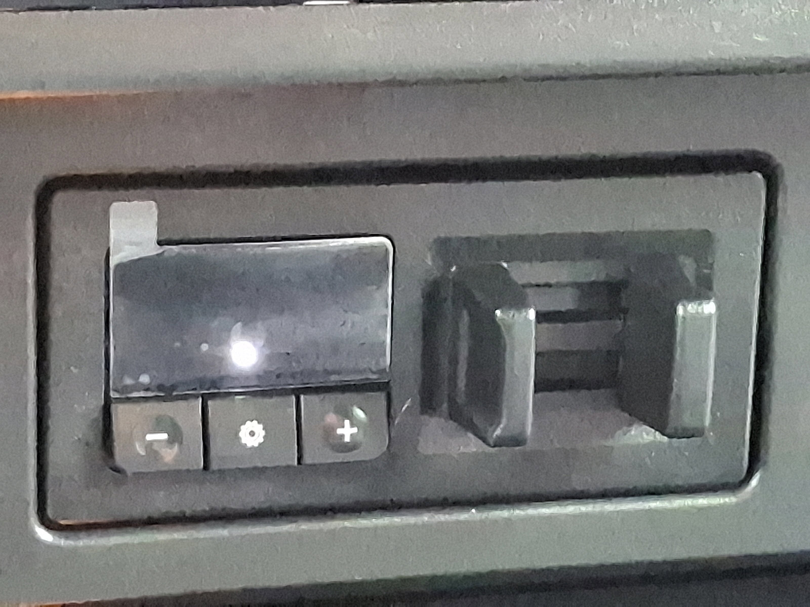 Used 2020 Nissan Titan SV w/ SV Convenience Package image 25