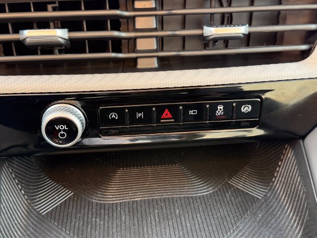 Certified 2025 Ford Explorer Active AWD/4WD image 7