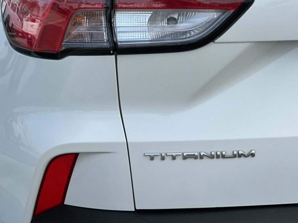 Certified 2022 Ford Escape Titanium w/ Titanium Premium Package image 27