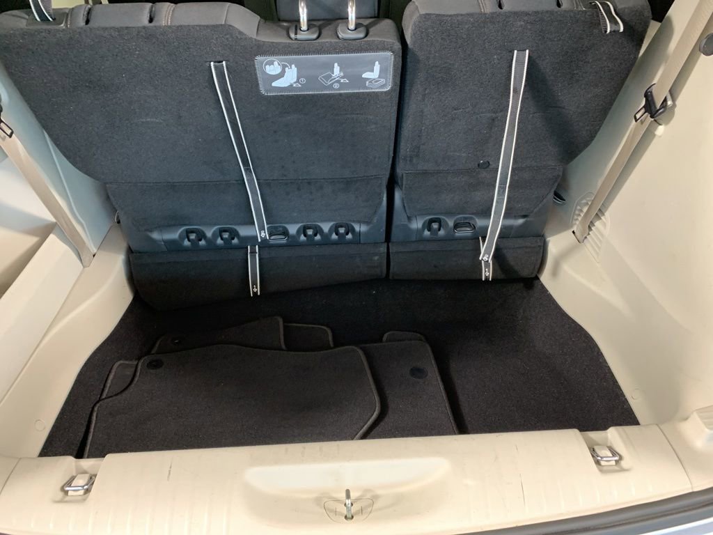 Used 2020 Chrysler Pacifica Touring w/ Advanced Safetytec Group FWD image 13