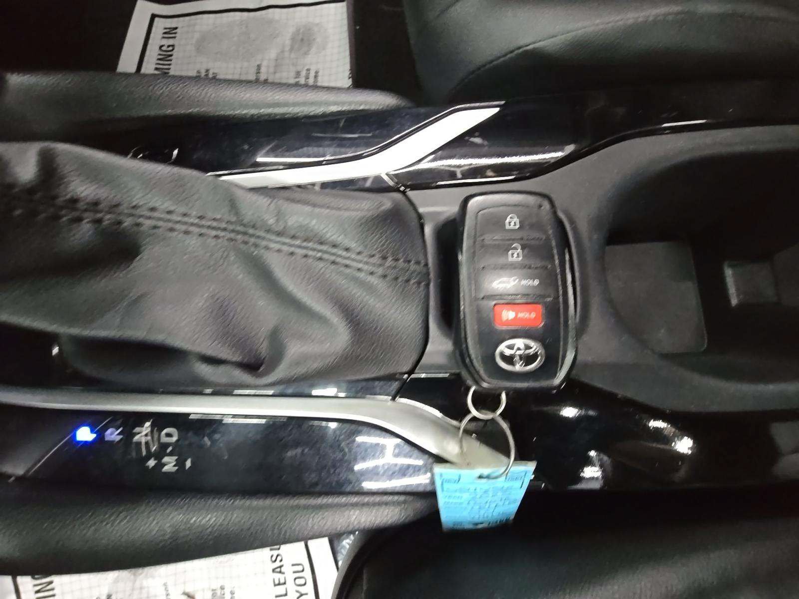 Used 2023 Toyota Corolla Cross XLE w/ Convenience Package FWD image 22
