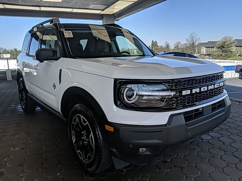Certified 2025 Ford Bronco Sport Outer Banks w/ Outer Banks Tech Package+ AWD/4WD image 4