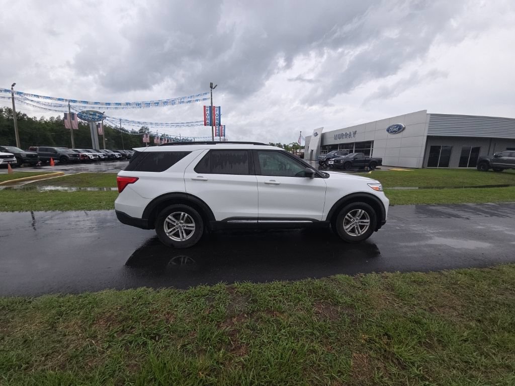Certified 2021 Ford Explorer XLT w/ Class III Trailer Tow Package RWD image 2