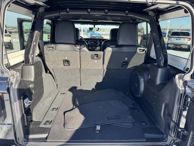Used 2023 Jeep Wrangler Unlimited Sahara image 30