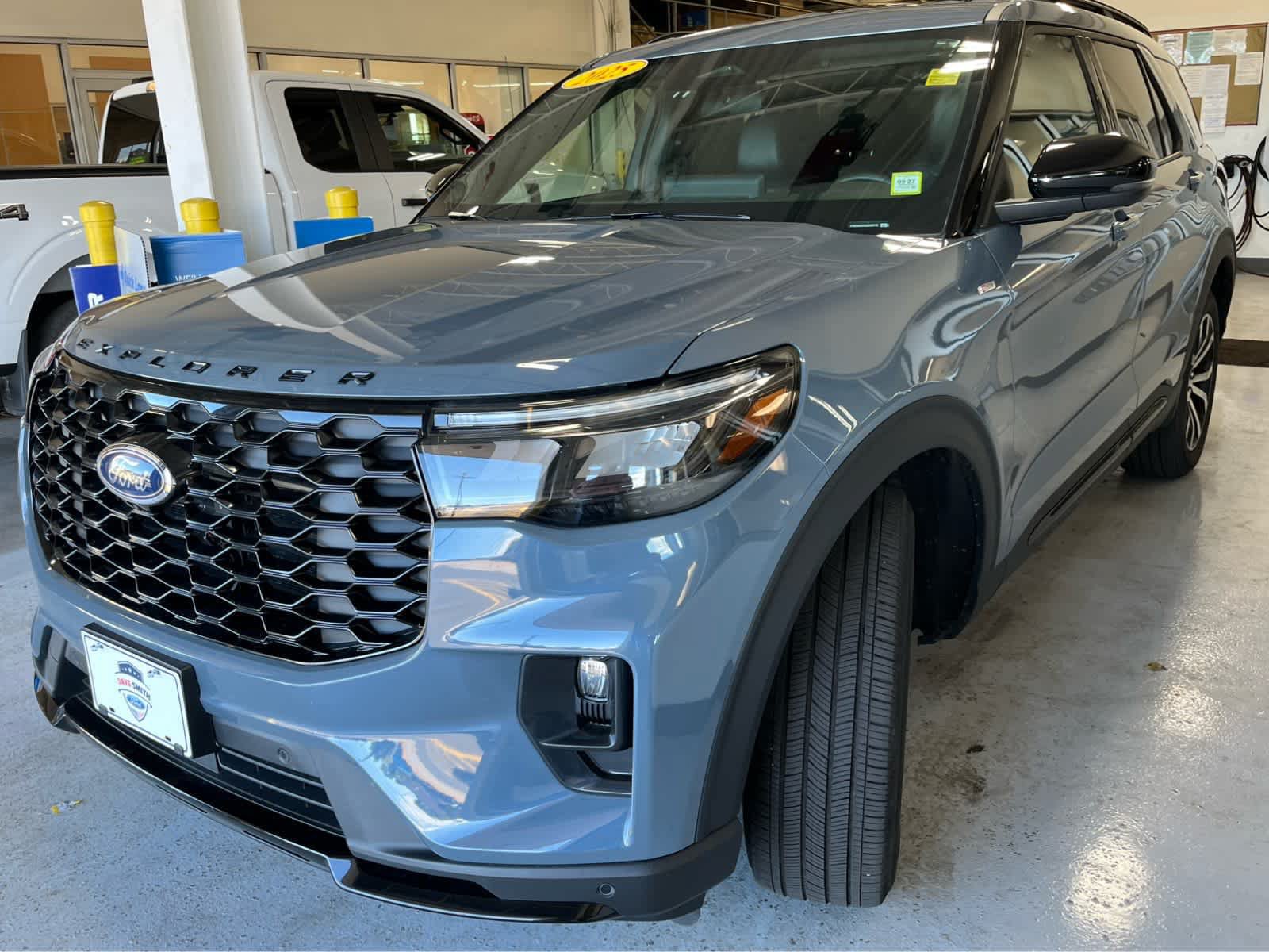 Certified 2025 Ford Explorer ST-Line AWD/4WD image 4