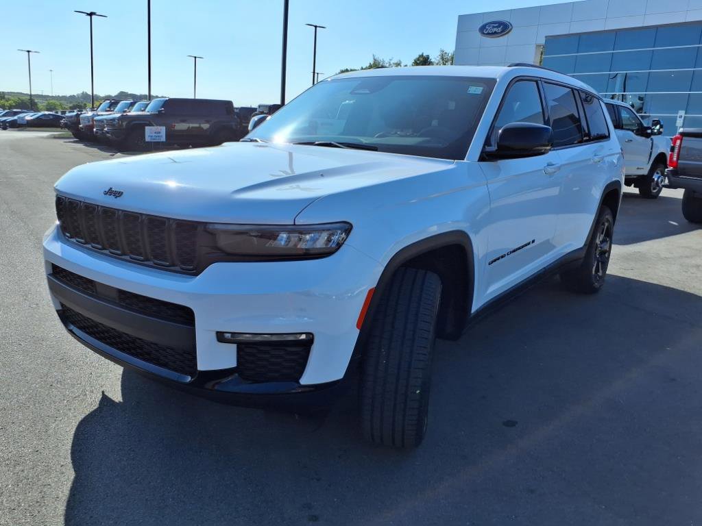 Used 2025 Jeep Grand Cherokee L Limited w/ Black Appearance Package image 7