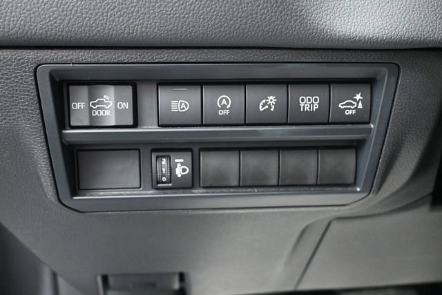 Used 2025 Toyota Tundra Limited AWD/4WD image 8