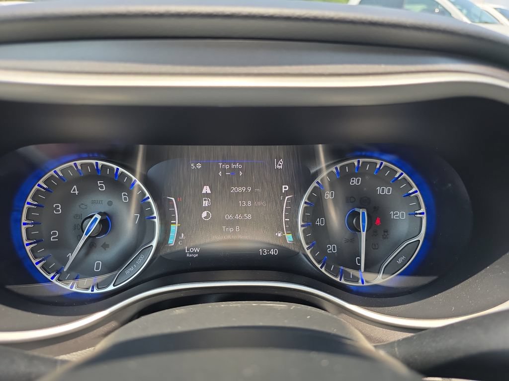 Used 2023 Chrysler Pacifica Touring-L FWD image 36