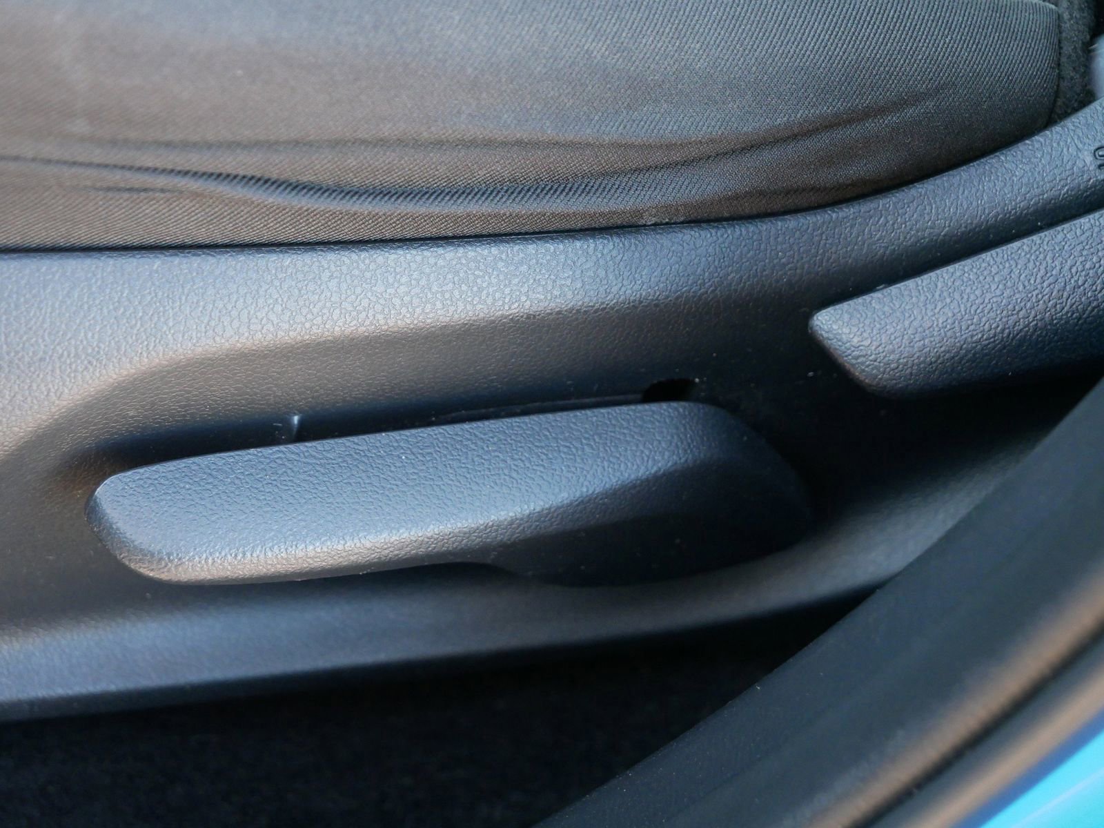 Used 2019 Toyota RAV4 LE w/ Carpet Mat Package AWD/4WD image 15