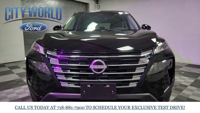 Used 2024 Nissan Rogue SV image 9